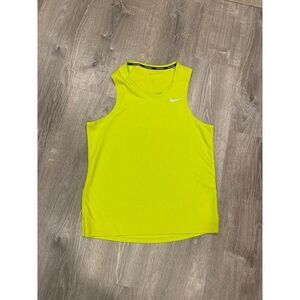 Men's Nike Medium Running Shirt Size Medium‎